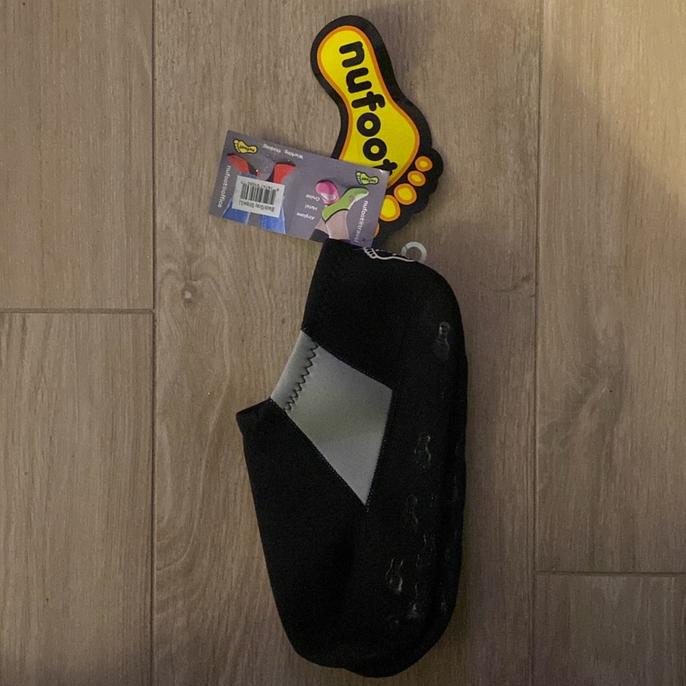 Nufoot Beyond Barefoot for travel. Size women’s 7 1/2
